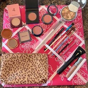Cushioned Jewelry/picture/brush holder. Make up.